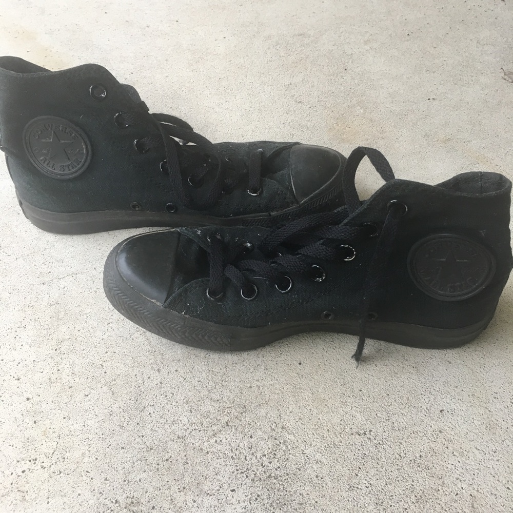 Black Converse Classic